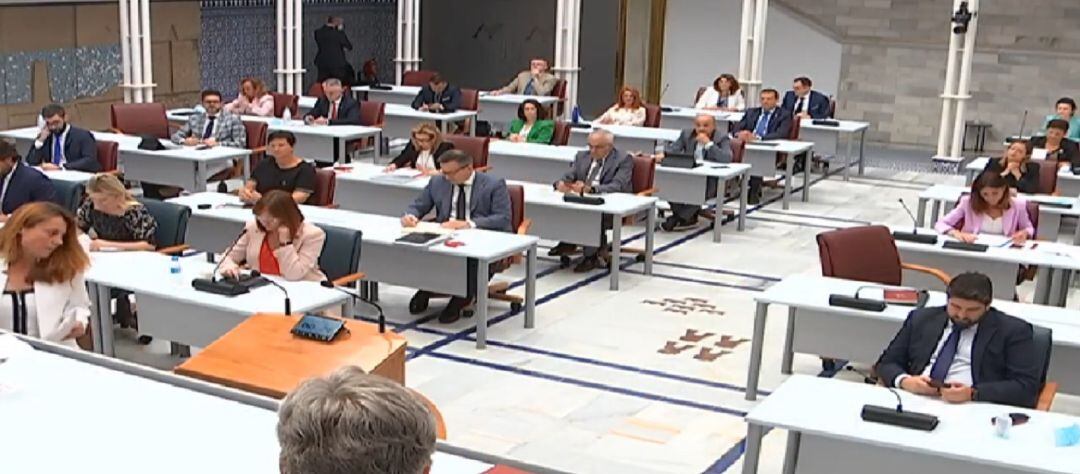 Imagen de los diputados regionales durante la celebración del pleno de este miércoles en la Asamblea Regional