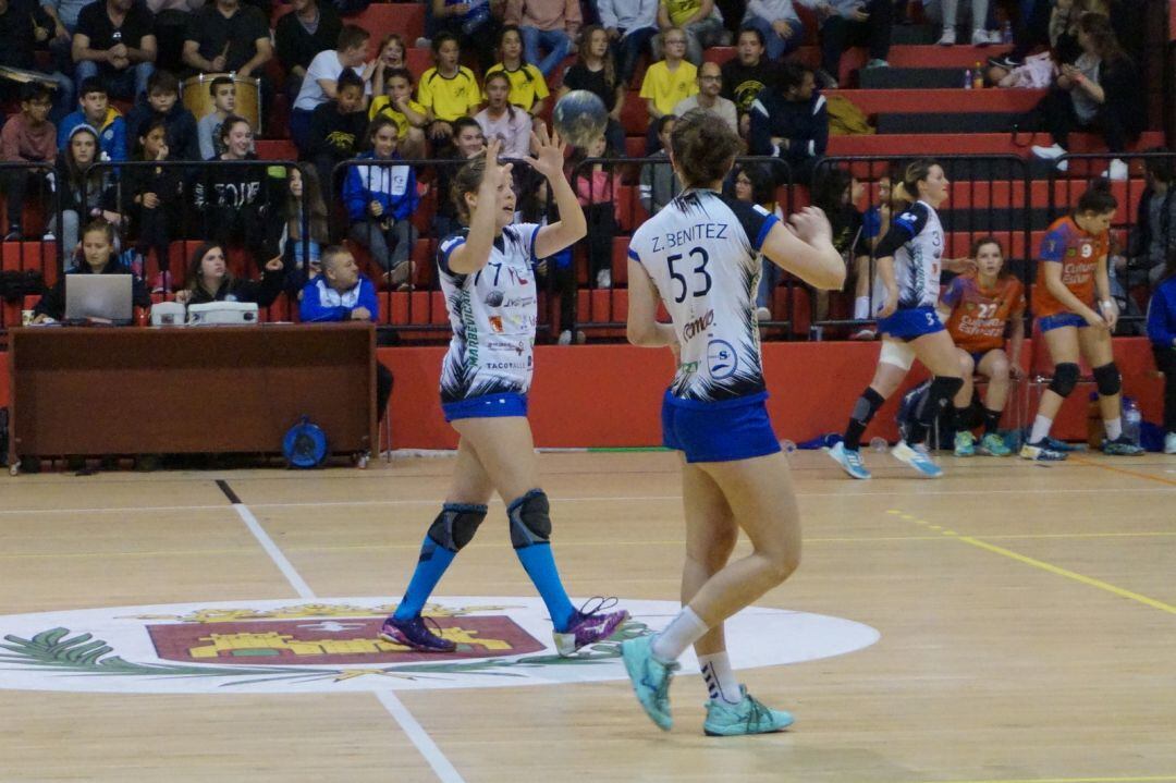 Las de Antonio Mateo deben ganar al líder para seguir soñando con el ascenso