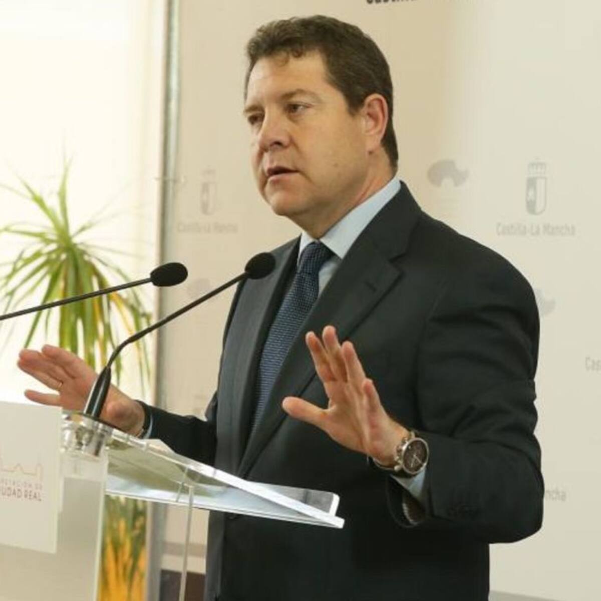 "Algunos hacen política como si estuviesen en una discoteca"