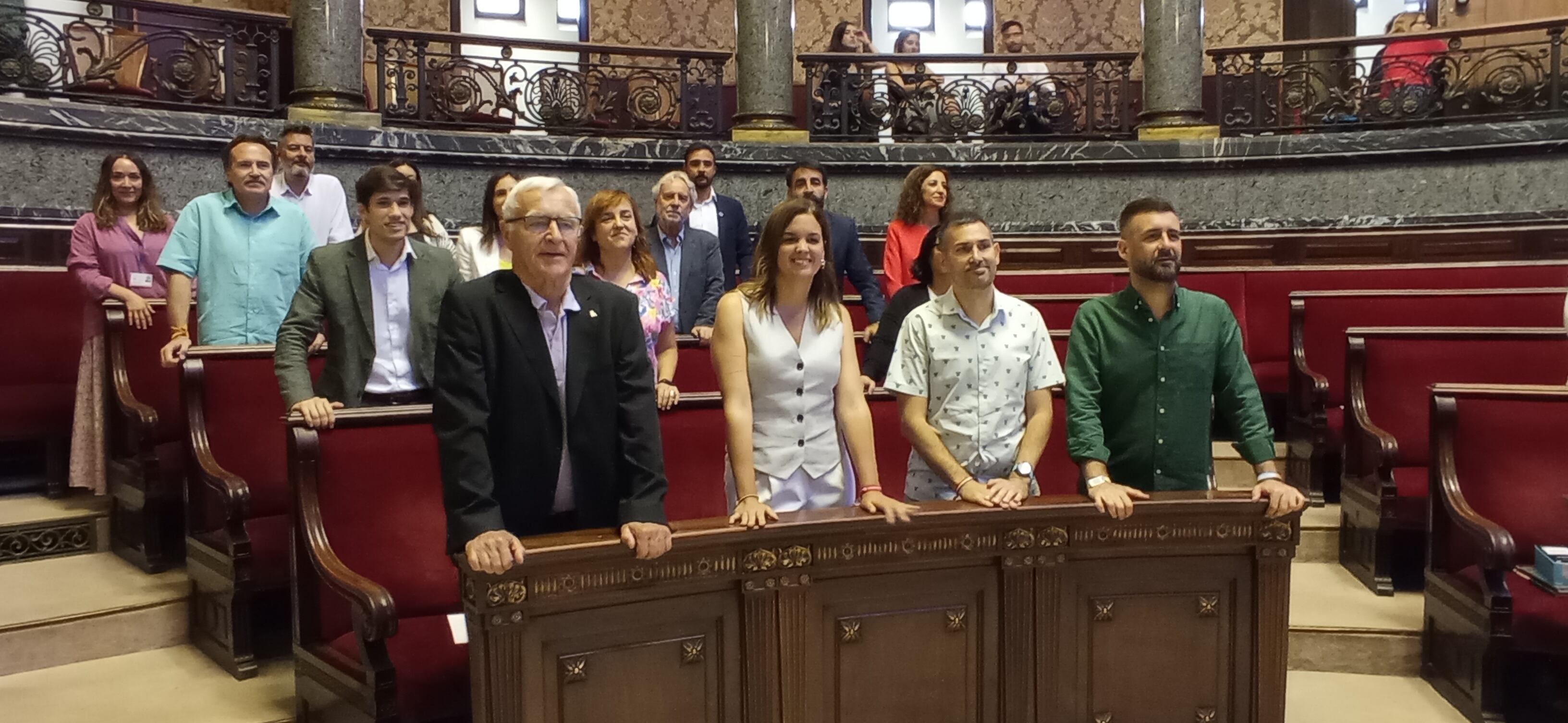 El alcalde Joan Ribó da las gracias a todos los concejales y concejalas en el último pleno de la legislatura