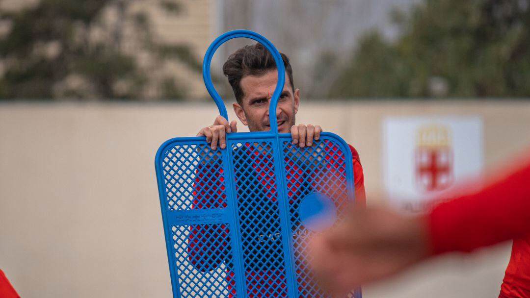 Juan Villar en el entrenamiento del equipo rojiblanco.