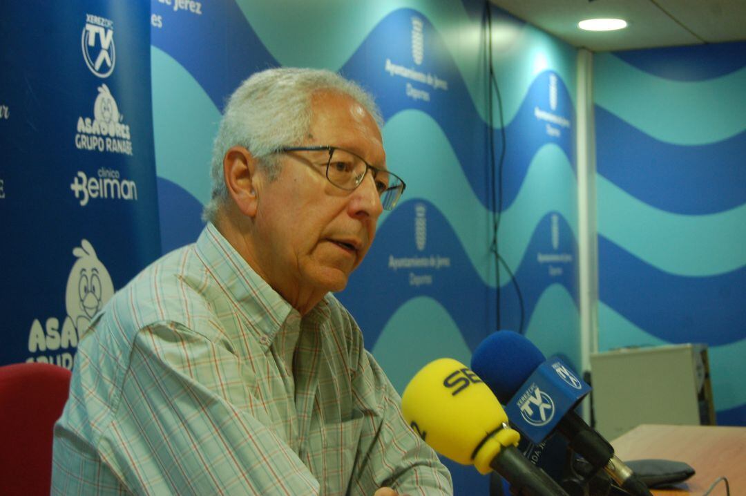 Rafael Coca durante una rueda de prensa en Chapín