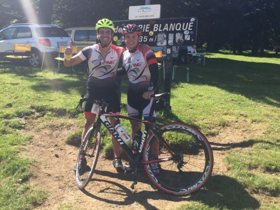 Roberto García y Coke Peinado, técnicos de Carrusel Deportivo, disfrutaron de los casi 200 kilómetros de la Quebrantahuesos 2015