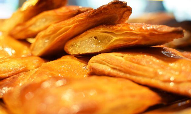 El cabello de ángel suele ser el relleno más habitual de este postre