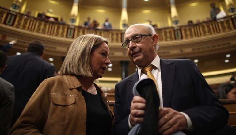 Ana Oramas y Cristóbal Montoro en la sesión de control al Gobierno