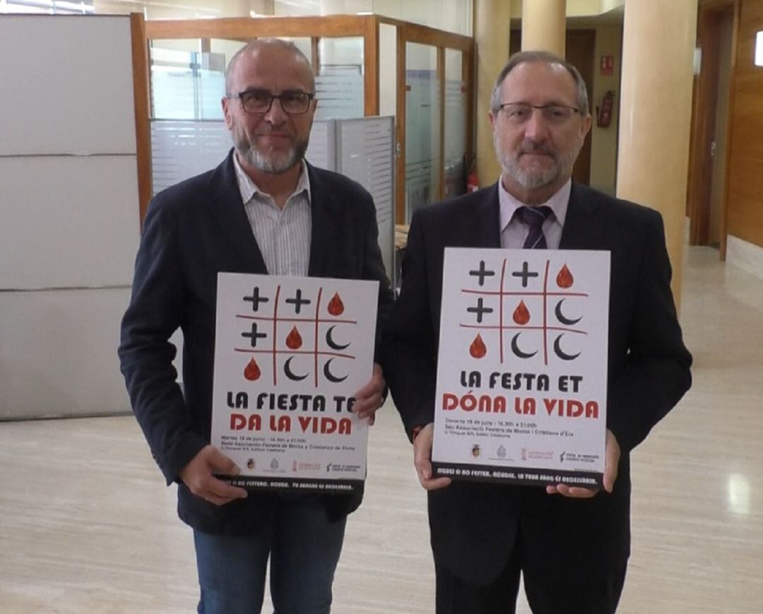 El presidente de la Asociación de Moros presentando el acto solidario.