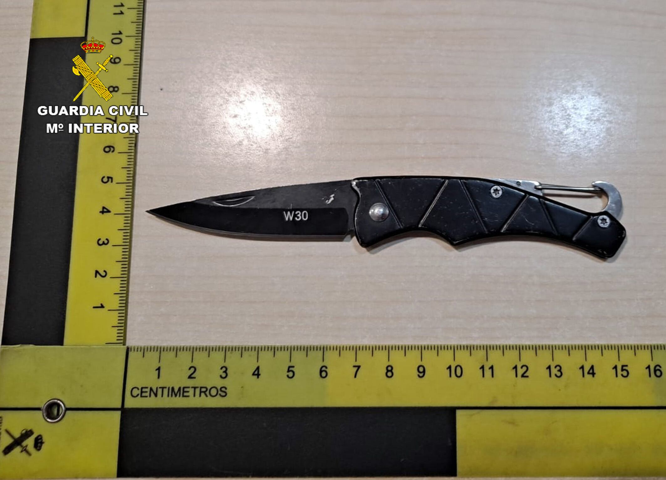 Navaja utilizada en la agresión