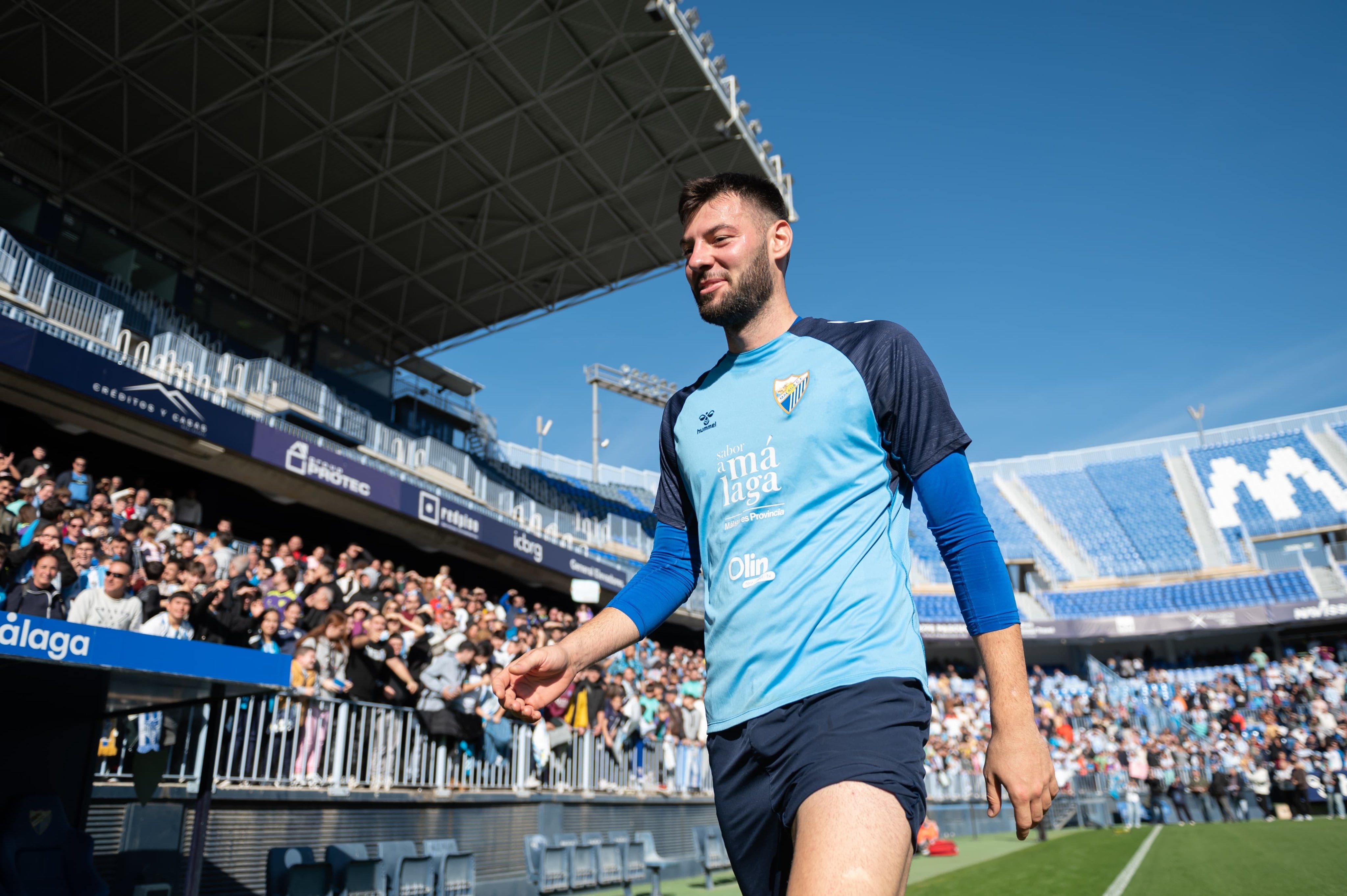 Cuando el Málaga abre La Rosaleda los aficionados responden.