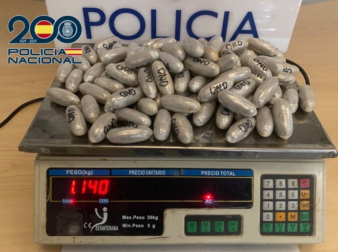 102 cápsulas de heroína, con un peso total de 1.140 gramos, con las que viajaba un hombre en su cuerpo al aeropuerto de Manises