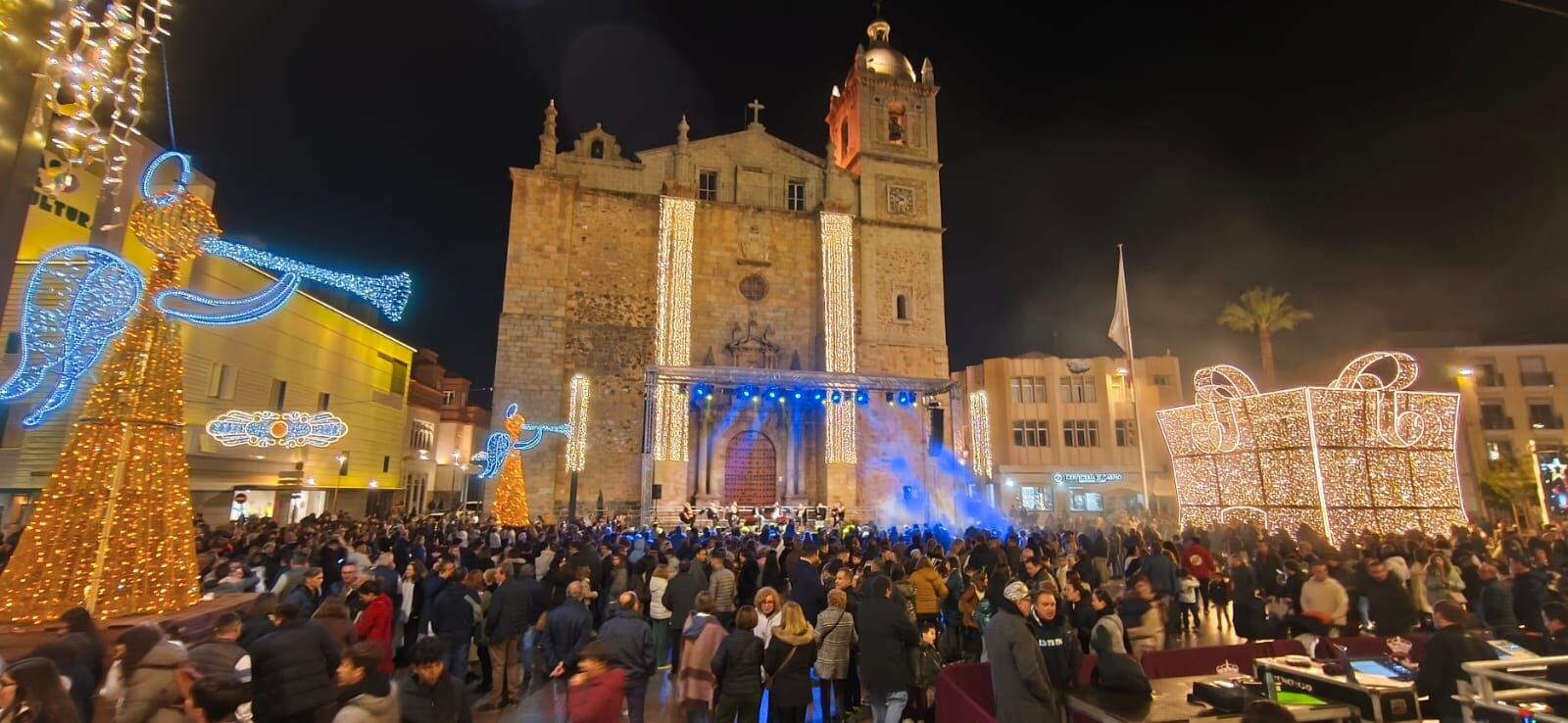 El Ayuntamiento de Don Benito y hosteleros locales acuerdan medidas para la ocupación de la vía pública durante las fiestas navideñas