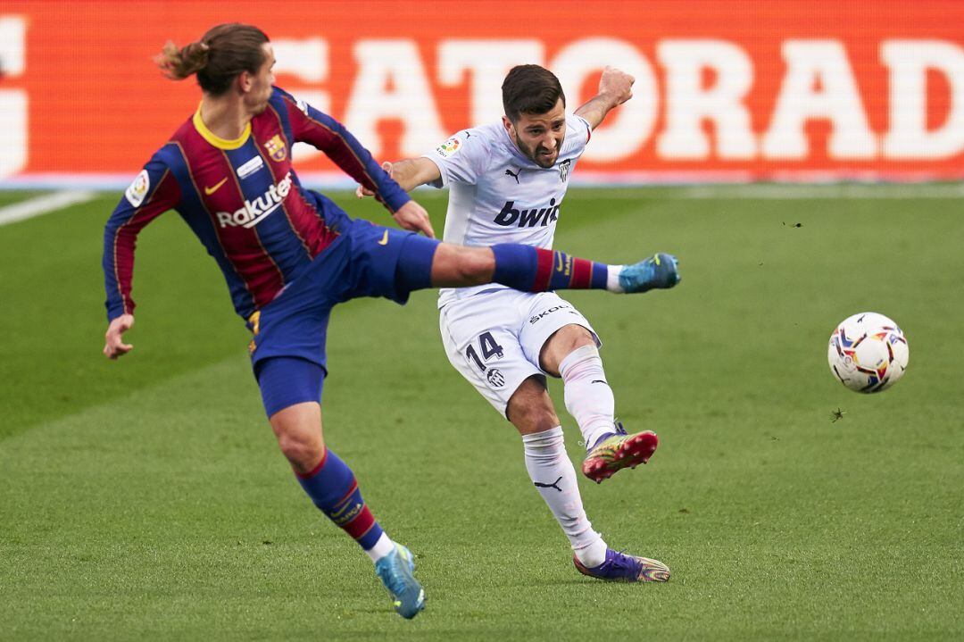 José Luis Gayà ante el FC Barcelona