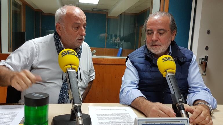 Javier Gómez Acebo y Juan Calzada en la tertulia de la Ventana de Cantabria