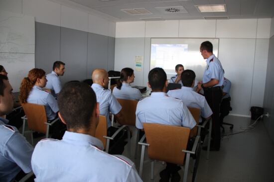 Agents dels Mossos d&#039;Esquadra en una sessió formativa