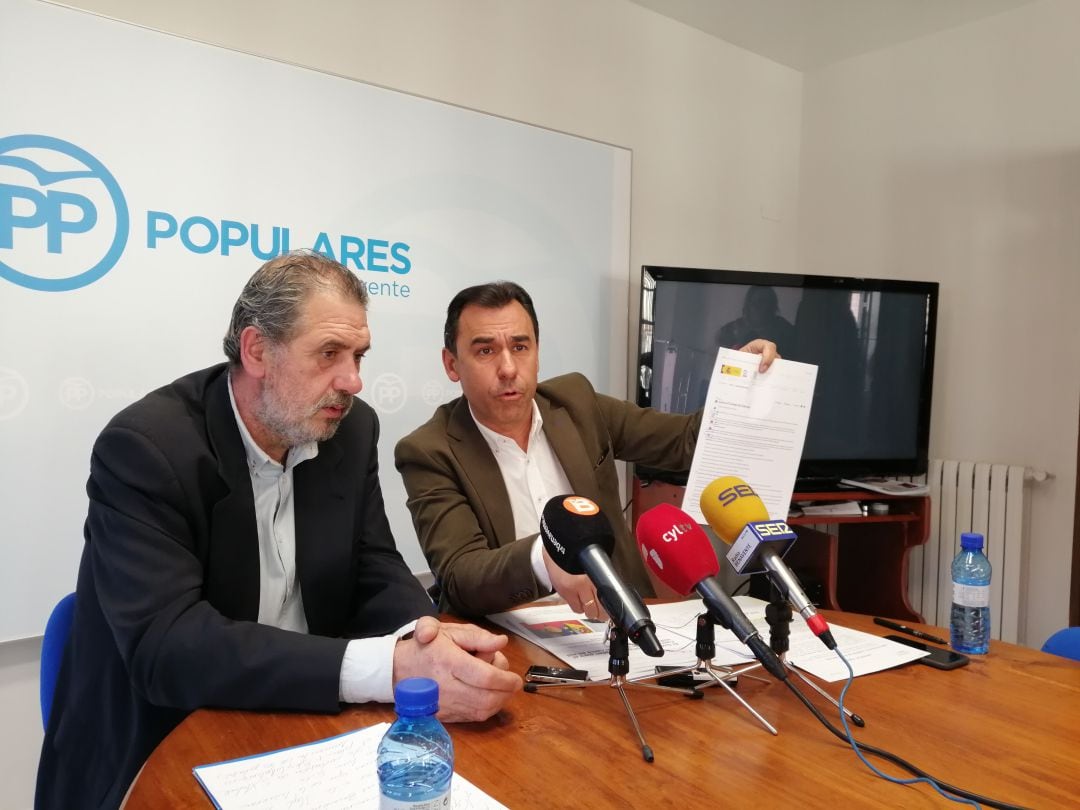 Juan Dúo y Fernando Martínez Maíllo durante la rueda de prensa