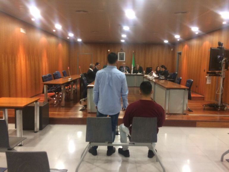 Los dos acusados durante el juicio 