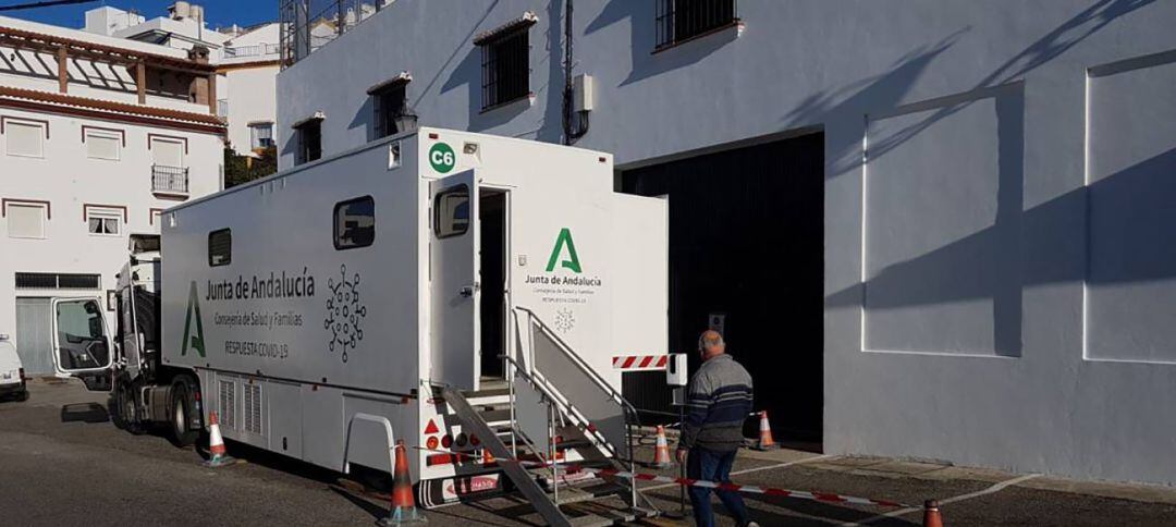 Camión de la Consejería de Salud.