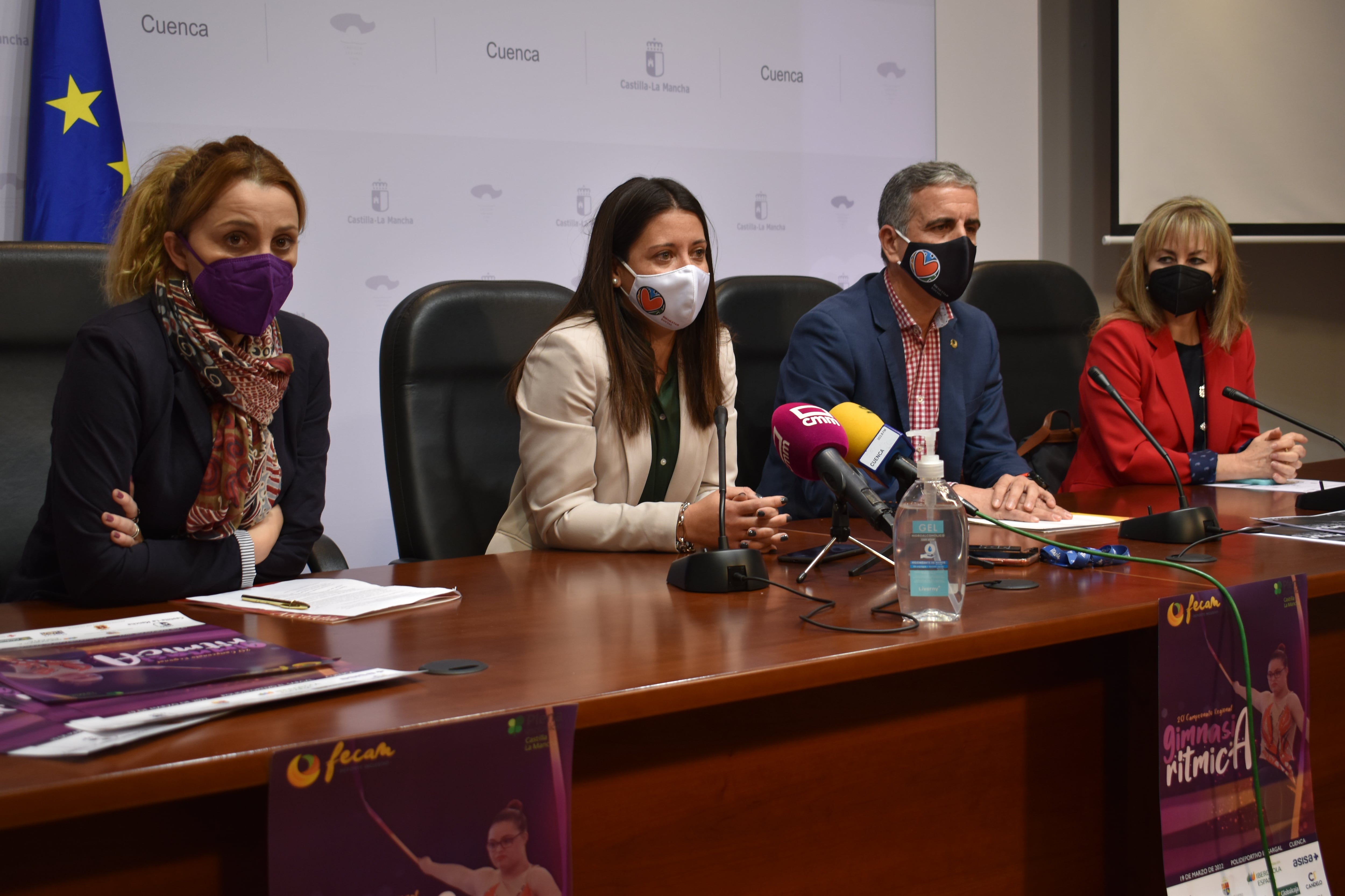 La consejera de Bienestar Social, Bárbara García (segunda por la izquierda) en rueda de prensa