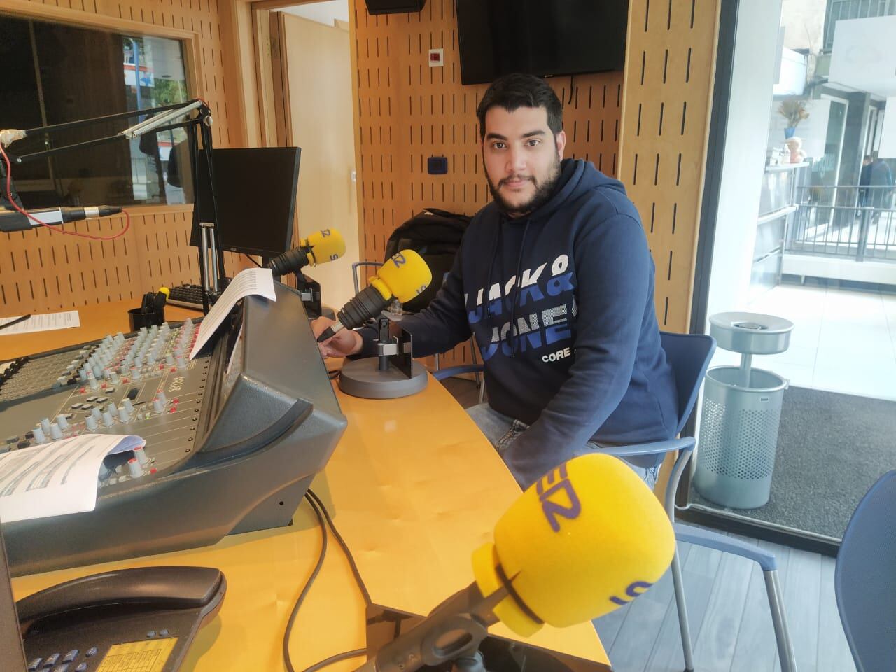 El president del PS, Pere Baró, als estudis de Ràdio SER Principat d'Andorra