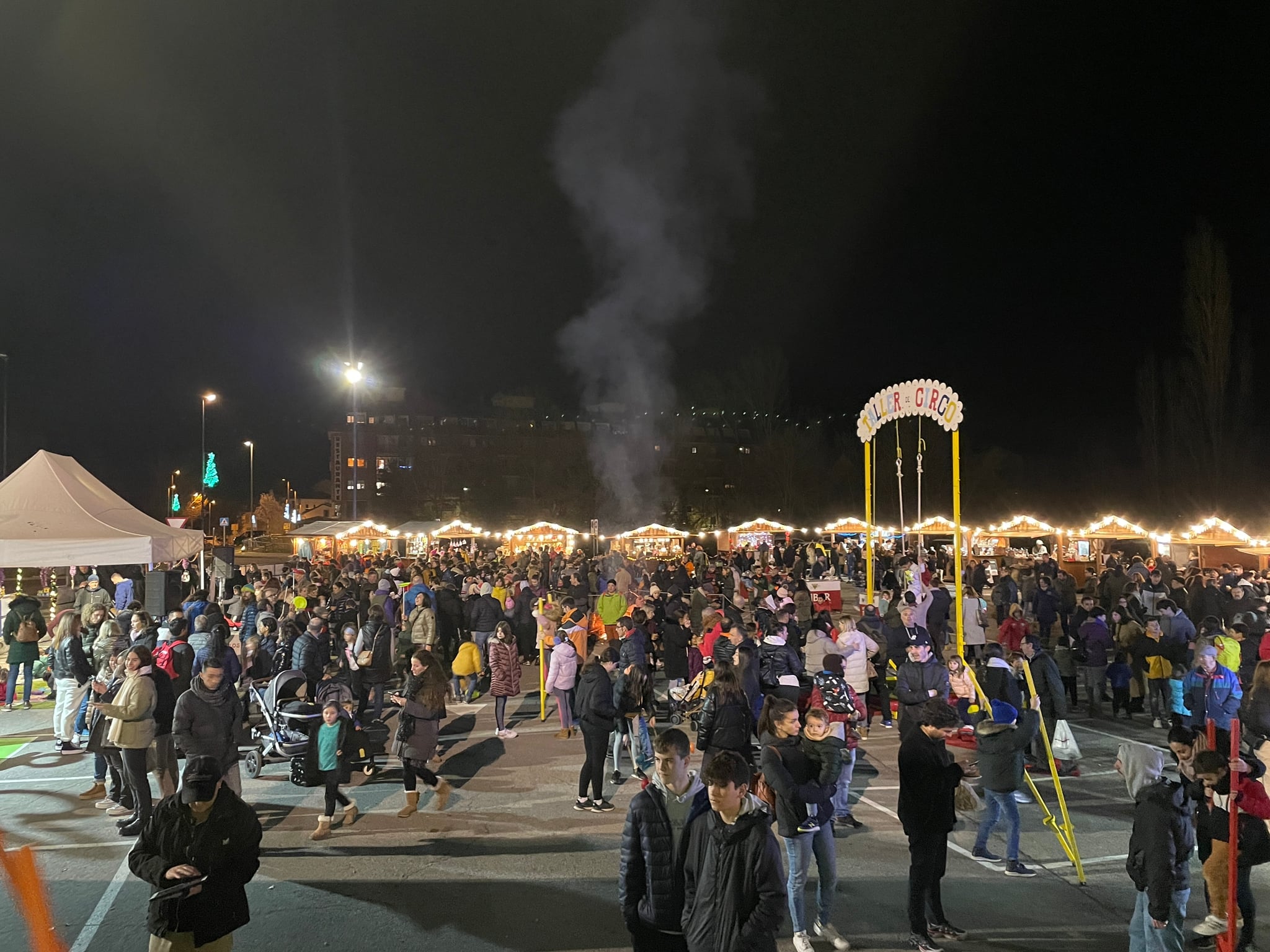 Ambiente Mercadillo Navideño Aínsa