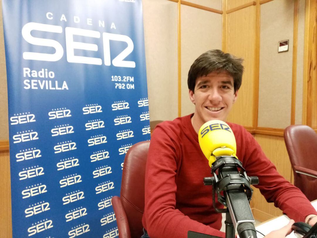 El torero Esaú Fernández, en el estudio central de Radio Sevilla