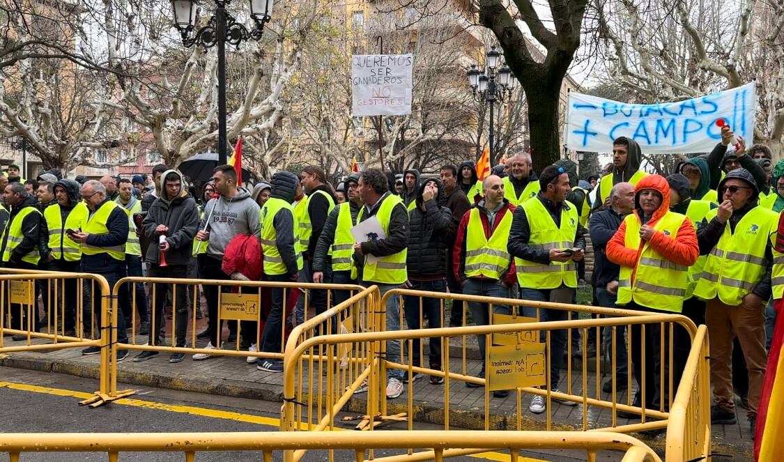 Movilización de HEGA en Huesca el pasado viernes exigiendo la dimisión del subdelegado del Gobierno en Huesca