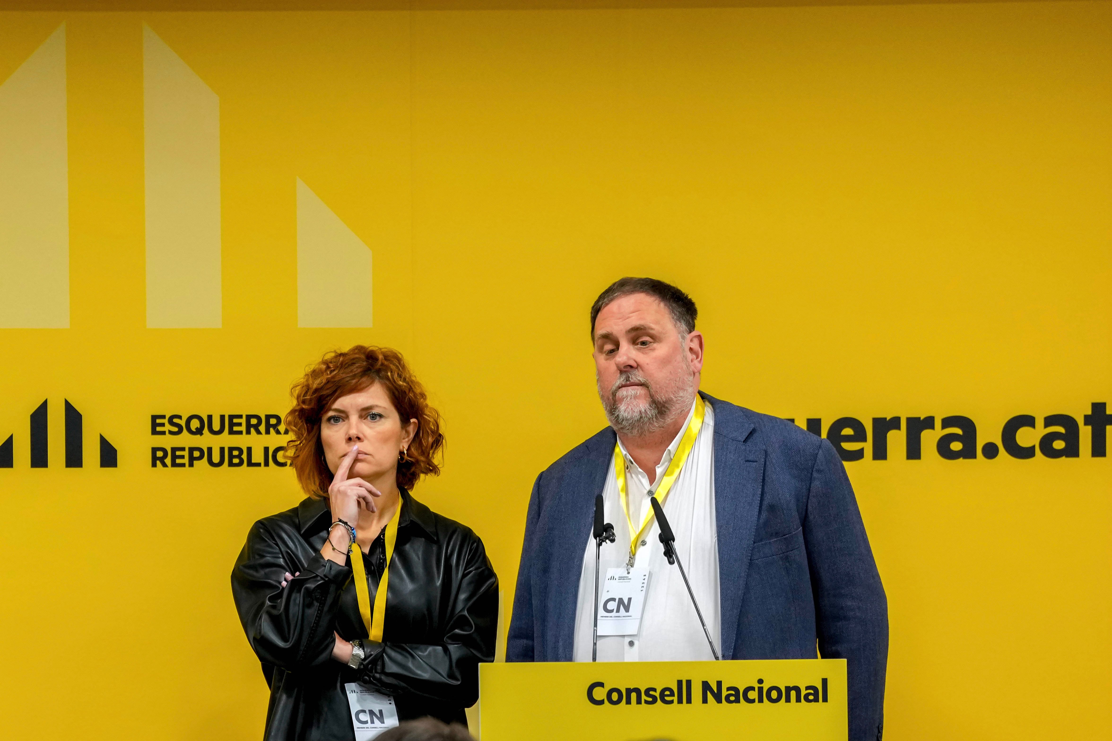 El presidente de ERC, Oriol Junqueras, junto a la secretaria general del partido, Elisenda Alamany.