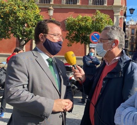 Juan Carlos Cabrera, delegado de Gobernación y Salomón Hachuel en un momento de la entrevista en la Operación Buena Gente