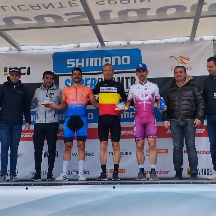 Luis Ortega en el podio