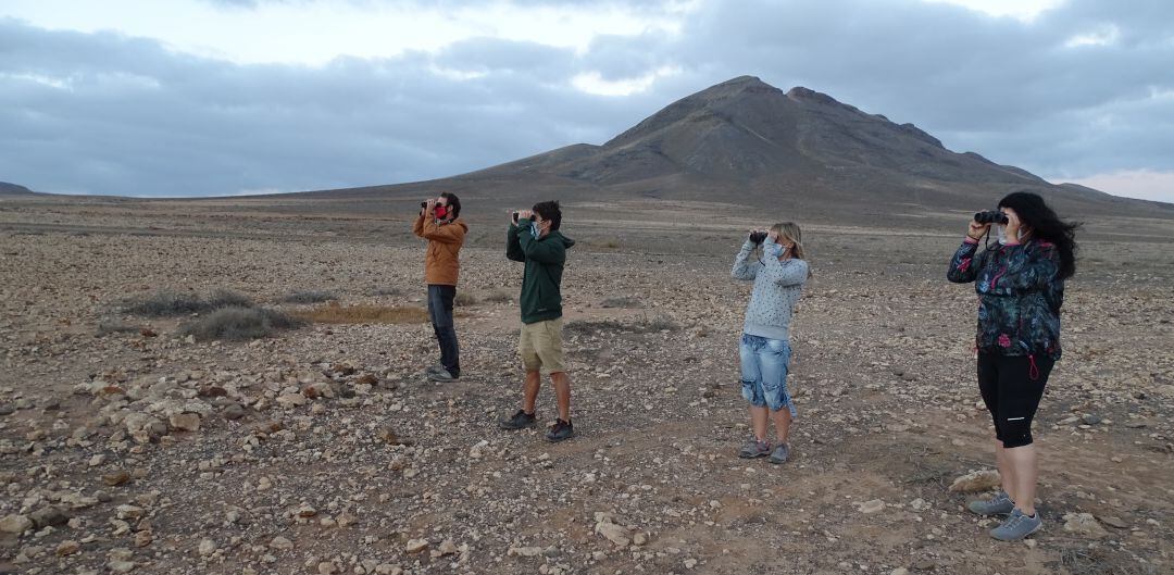 Los cerca de ochenta participantes aprendieron acerca de los hábitos reproductivos y de cría de esta especie protegida. 