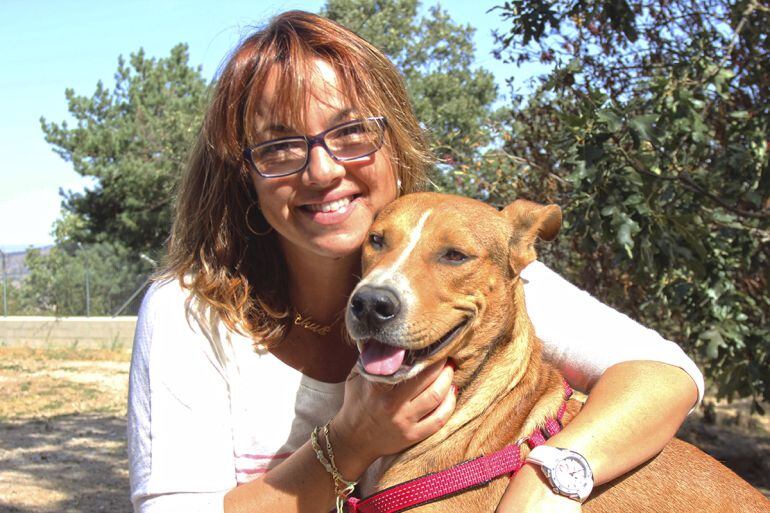 Naif con Chus, su nueva dueña