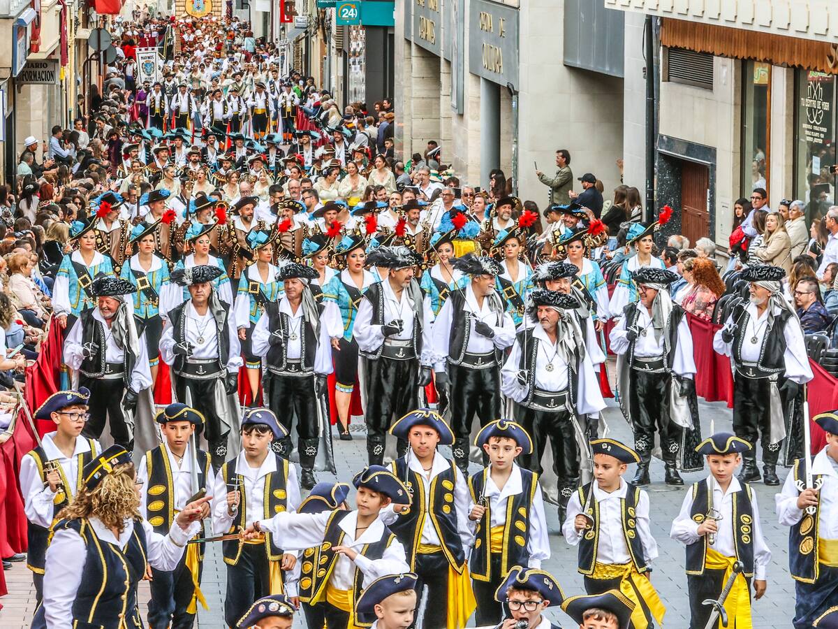 La Unión de Festejos San Bonifacio de Petrer reflexiona sobre el cambio de la Entrada Cristiana al sábado por la tarde