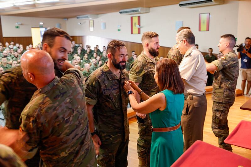 Margarita Robles durante la entrega de distinciones a los militares de la Brigada Guzmán el Bueno X, reconocidos por servicios meritorios en El Líbano y en Valencia