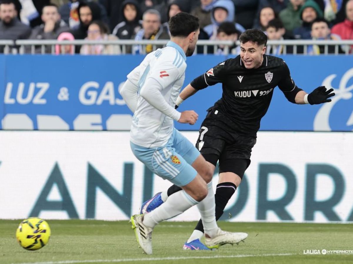 El Almería lanza un salvavidas al Zaragoza en pleno naufragio