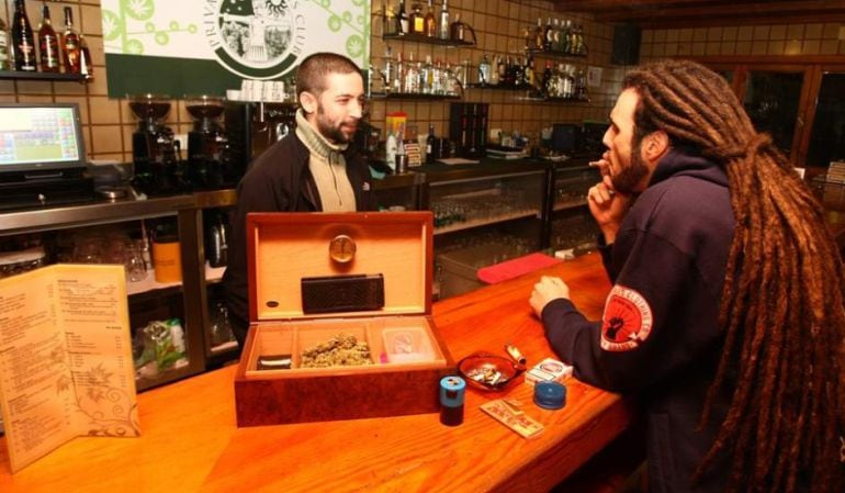 Una imagen de un club de cannabis en Madrid.