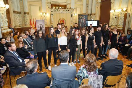 Acto institucional con la actuación de alumnos del instituto Ferrari