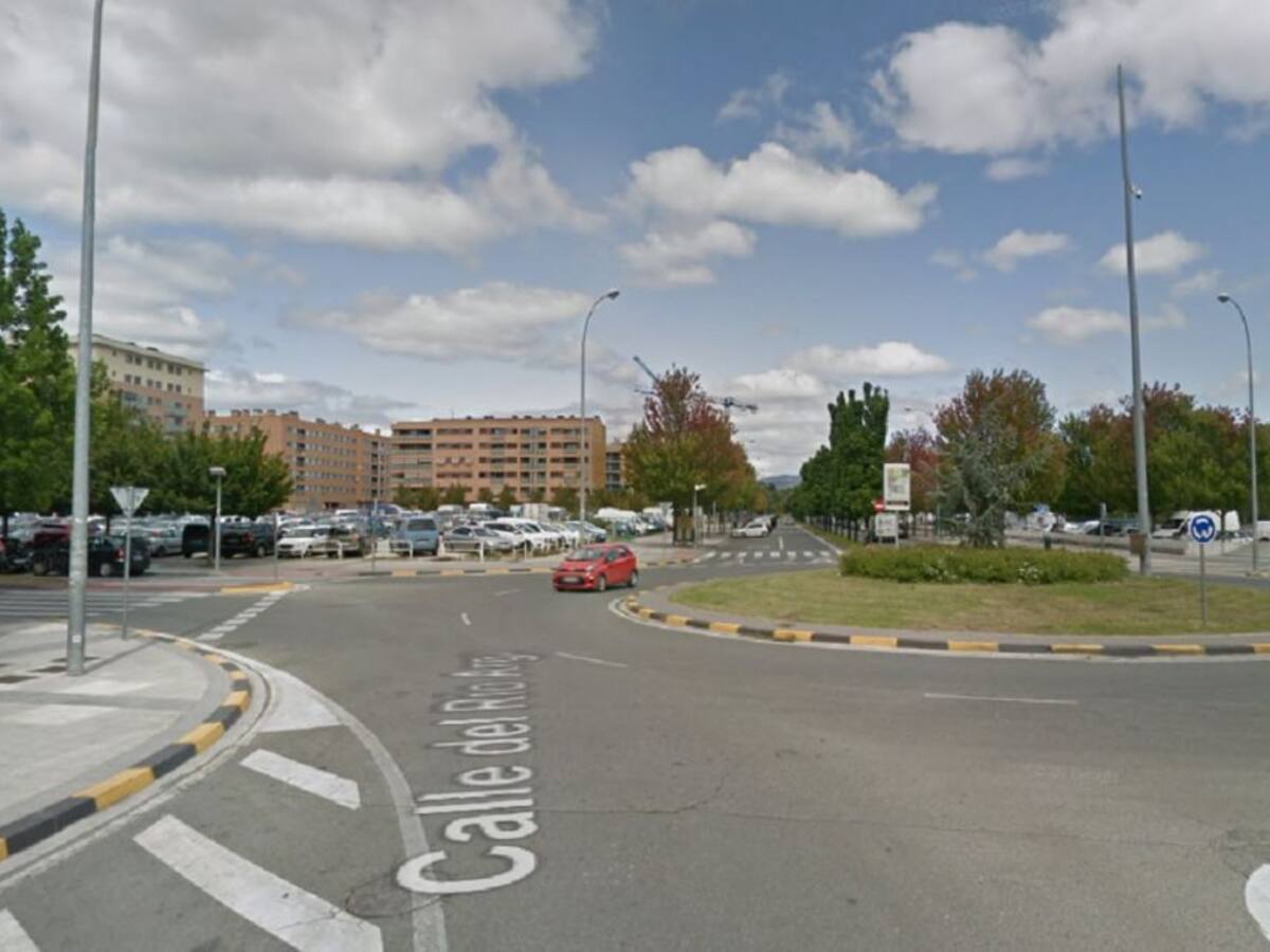 La zona azul en Rochapea "ha redundado en beneficio de los propios vecinos, haciendo desaparecer el colapso"