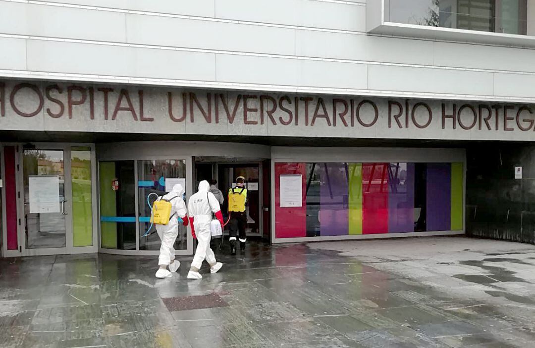 Tareas de desinfección en el hospital Rio Hortega