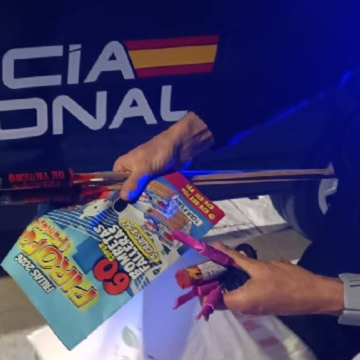 La Policía Nacional sanciona a 17 neerlandeses por tener pirotecnia extrema en València