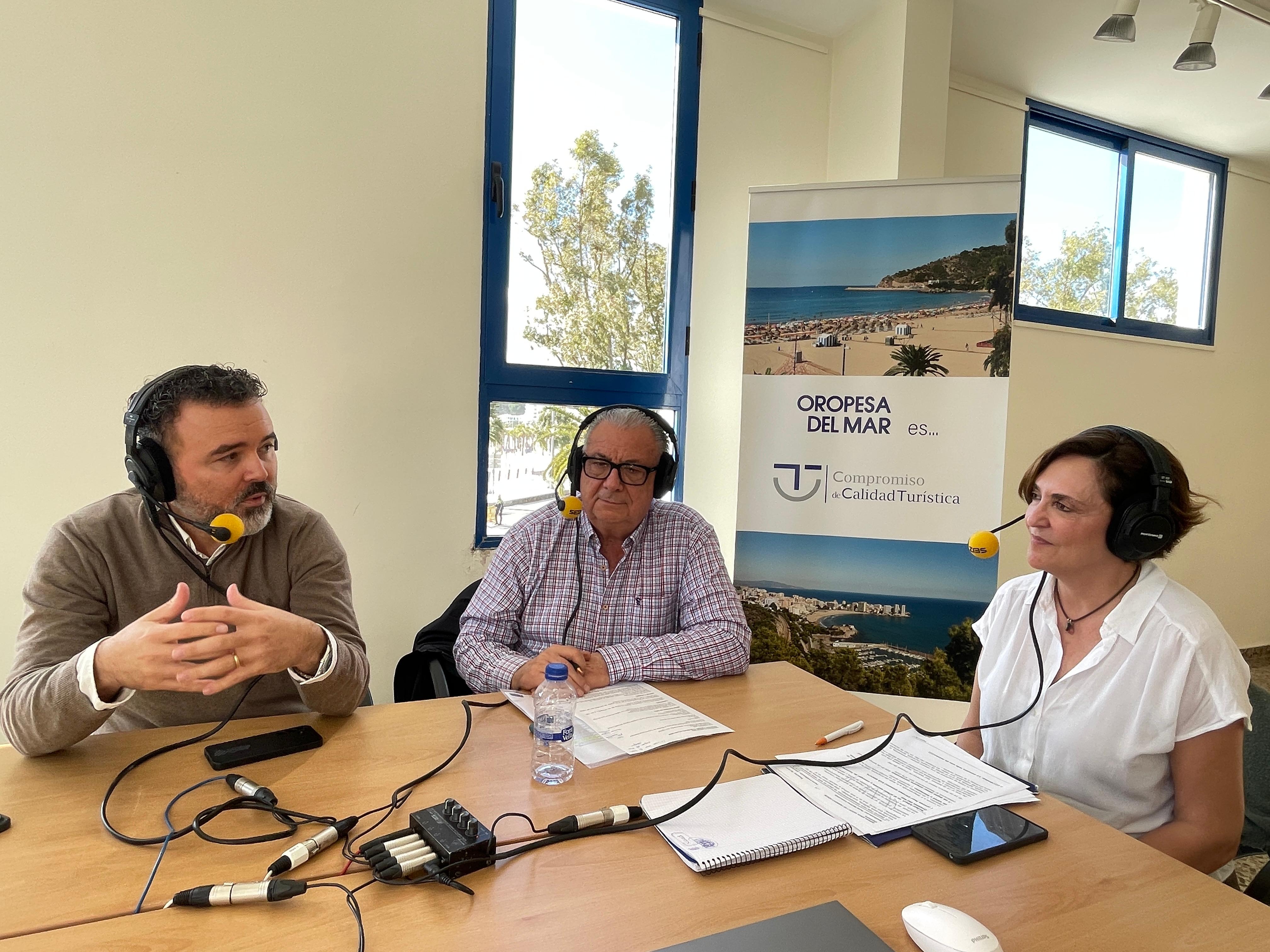 El Director General de Turismo Israel Martínez y Rafael Albert, alcalde y concejal de Turismo de Oropesa