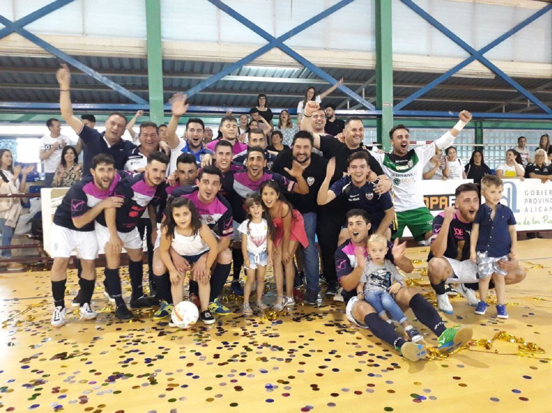 El Irefrank Elche celebra su ascenso a 2ª B en el Pabellón de Carrús