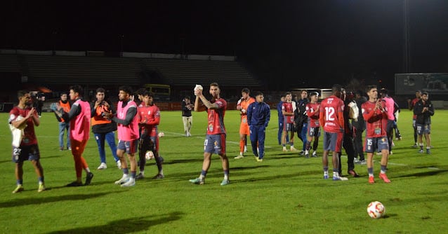 Los jugadores del Real Ávila agradecen el apoyo a los aficionados a la conclusión del encuentro