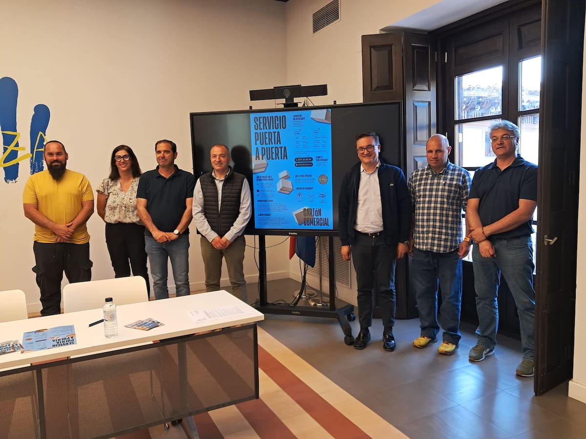 La Comarca de Ribagorza presenta el servicio "Puerta a Puerta" de recogida de cartón comercial