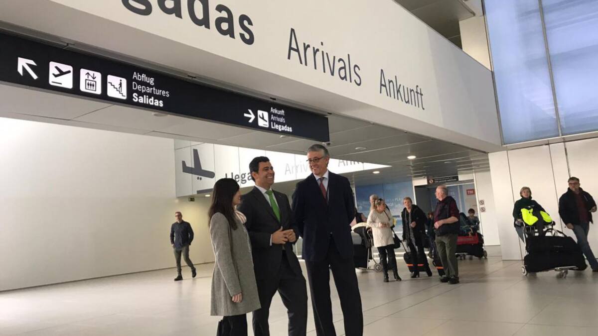 Mariano Menor: "Hay que cuidar la imagen de Murcia para aumentar el tráfico de pasajeros"