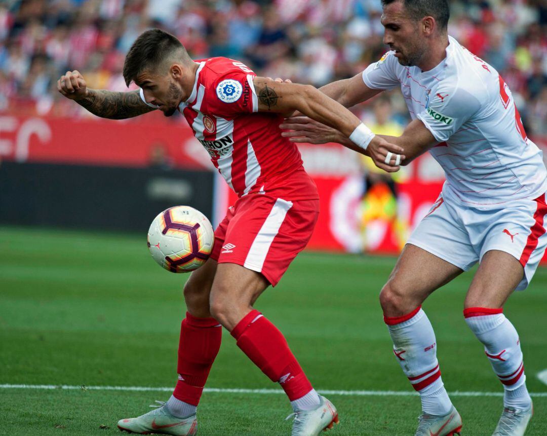 El Girona y el Eibar, durante el partido