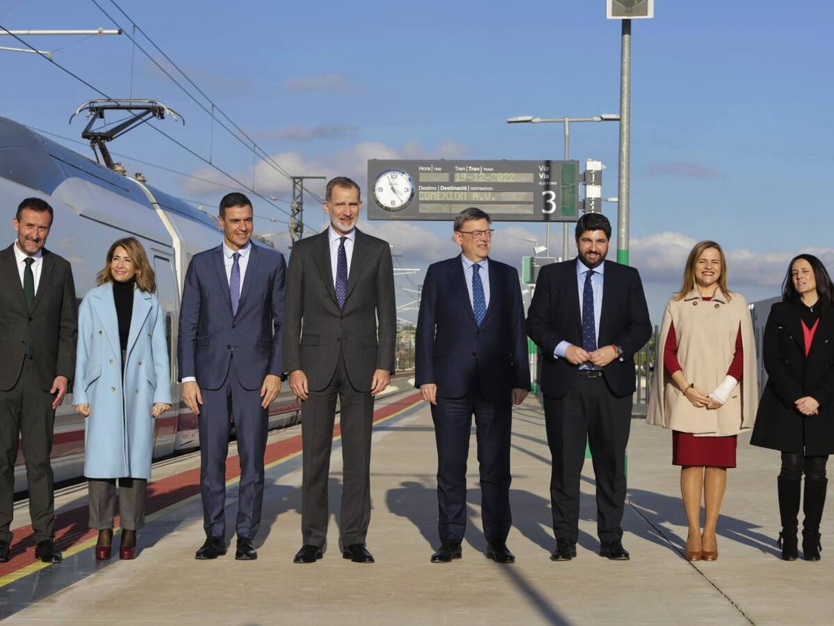 Felipe VI y Pedro Sánchez inauguran la línea de AVE Madrid-Murcia con parada en Elche y Orihuela