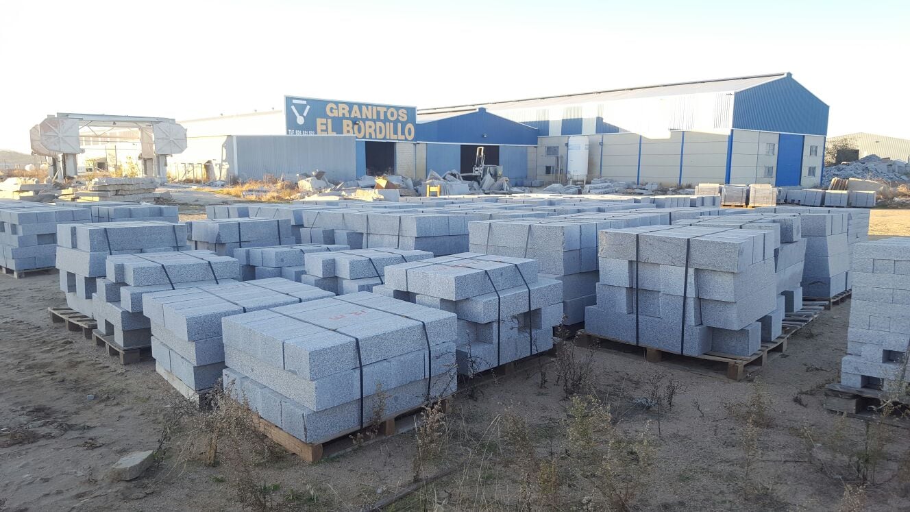 Instalaciones de &quot;Granitos El Bordillo&quot; en Quintana de la Serena