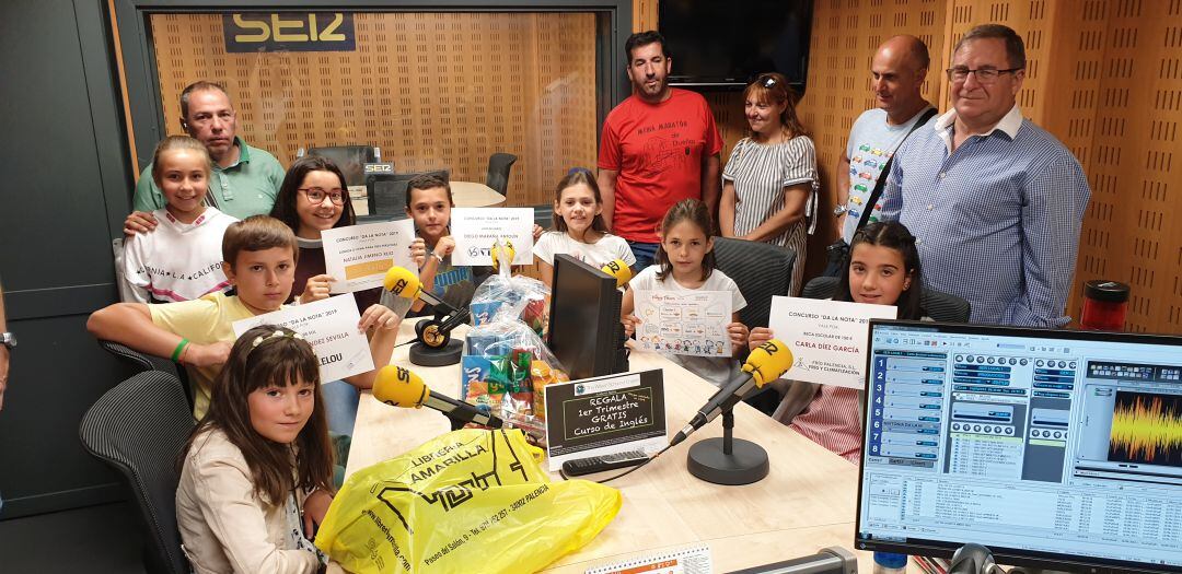 Ganadores de Da la Nota 2019 acompañados de sus familiares