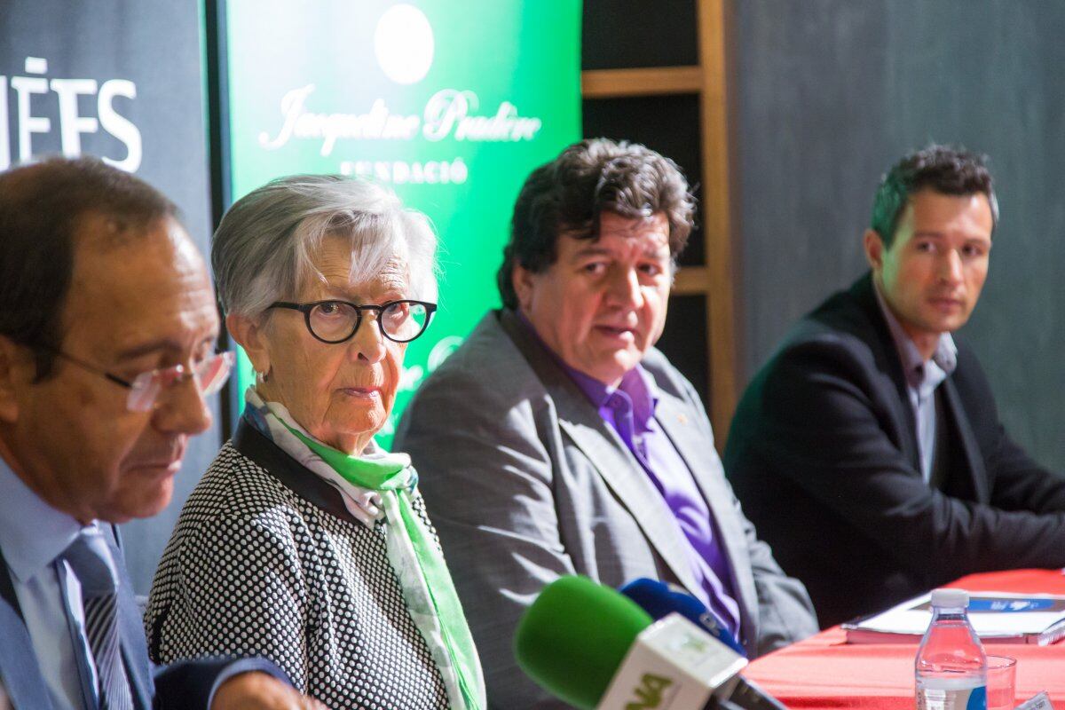 Jaqueline Pradère, al centre, en la presentació de les primeres edicions de la caminada contra el càncer que patrocina la fundació que porta el seu nom des de l&#039;inici. Pradère ha mort avui als 99 anys