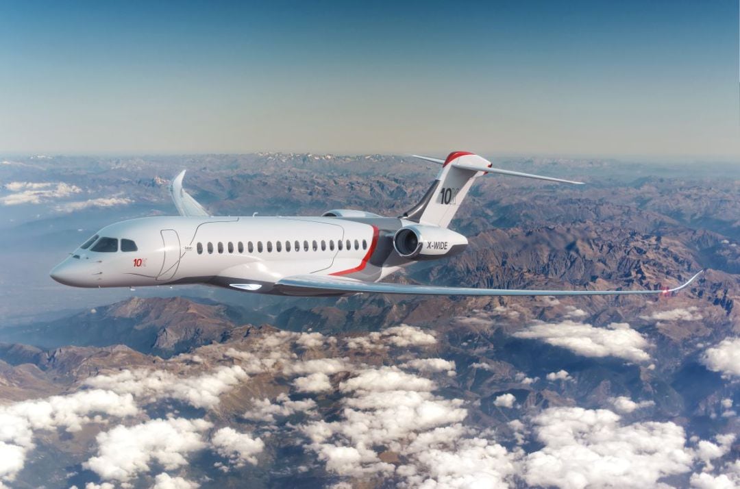 El modelo Falcon 10X en pleno vuelo