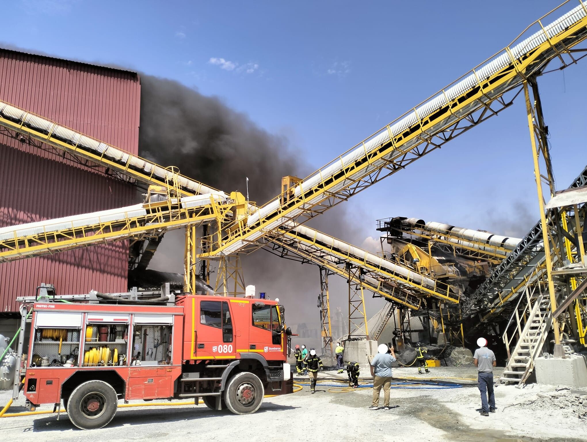 Incendio en una cantera./Emergencias Ávila